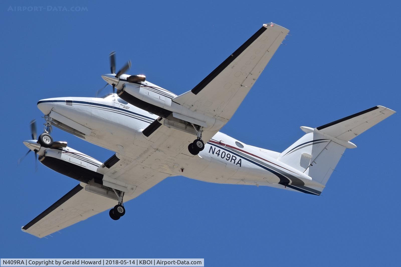N409RA, 1978 Beech 200 C/N BB-429, Departing RWY 28L.