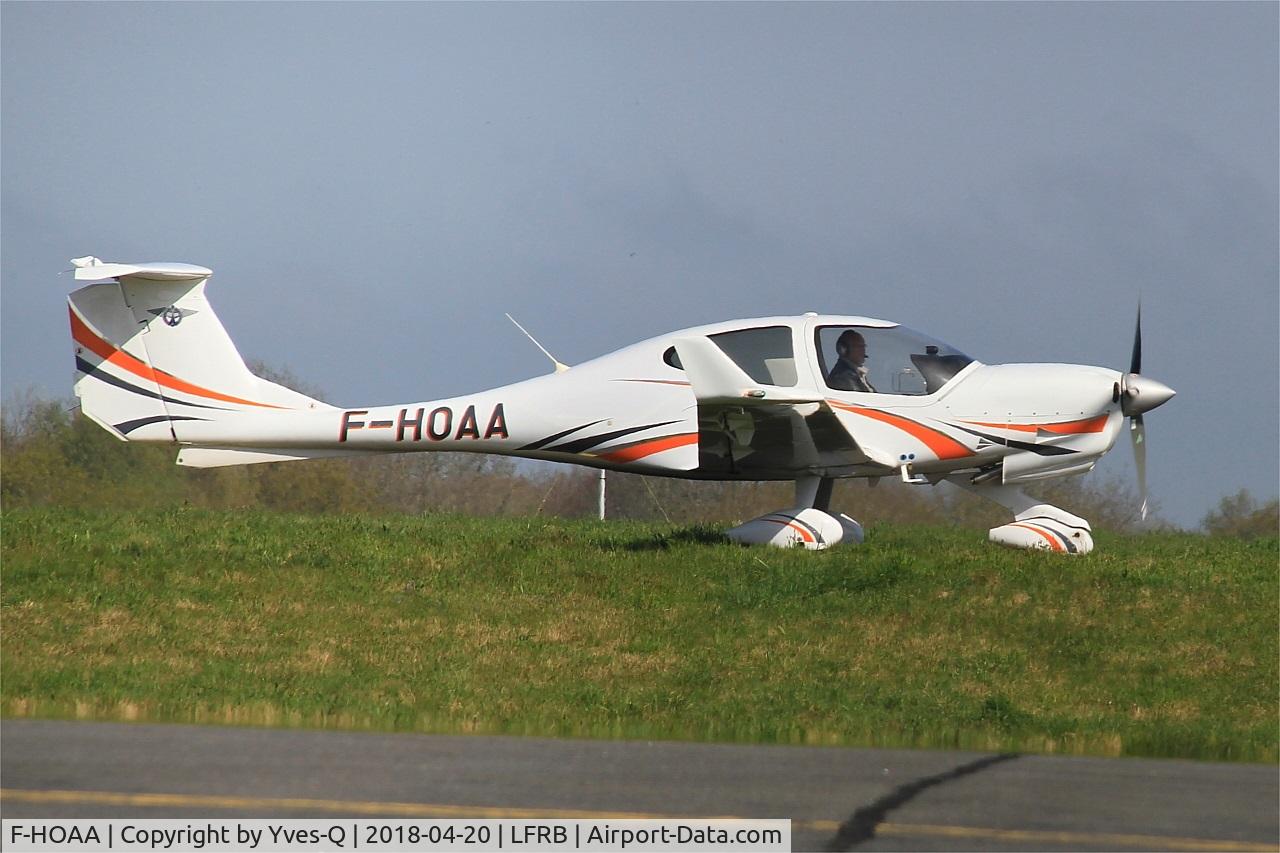 F-HOAA, Diamond DA-40 Diamond Star C/N D4.148, Diamond DA-40 Diamond Star, Taxiing, Brest-Bretagne Airport (LFRB-BES)