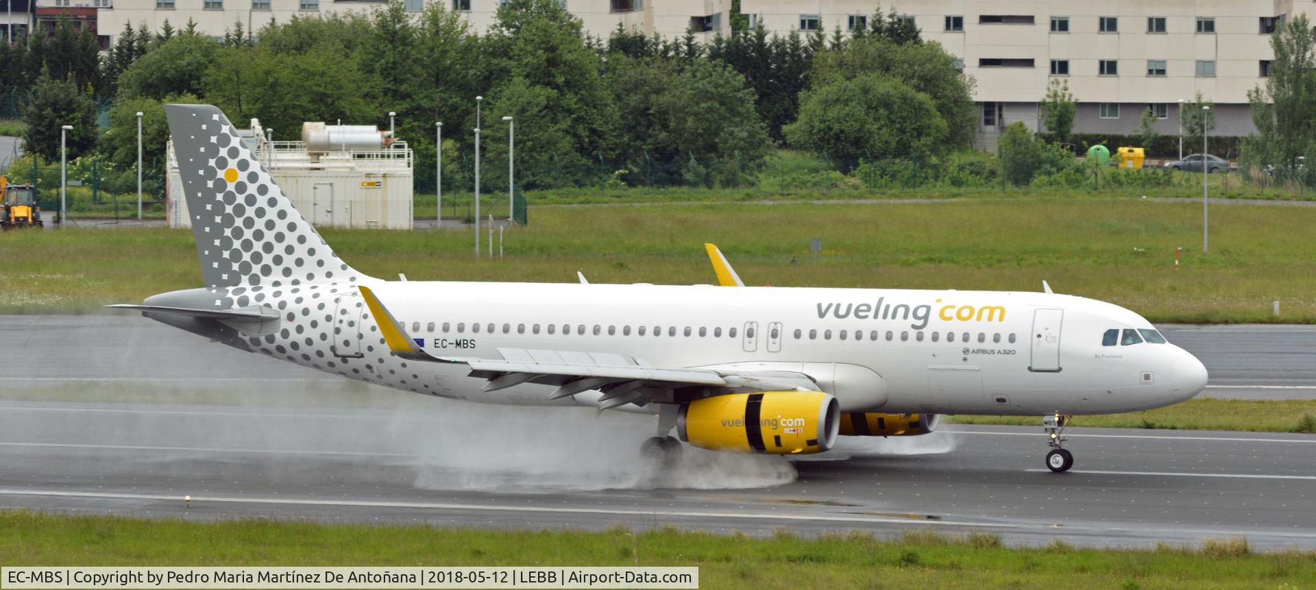 EC-MBS, 2014 Airbus A320-232 C/N 6123, Loiu - Bilbao - Euskadi - España