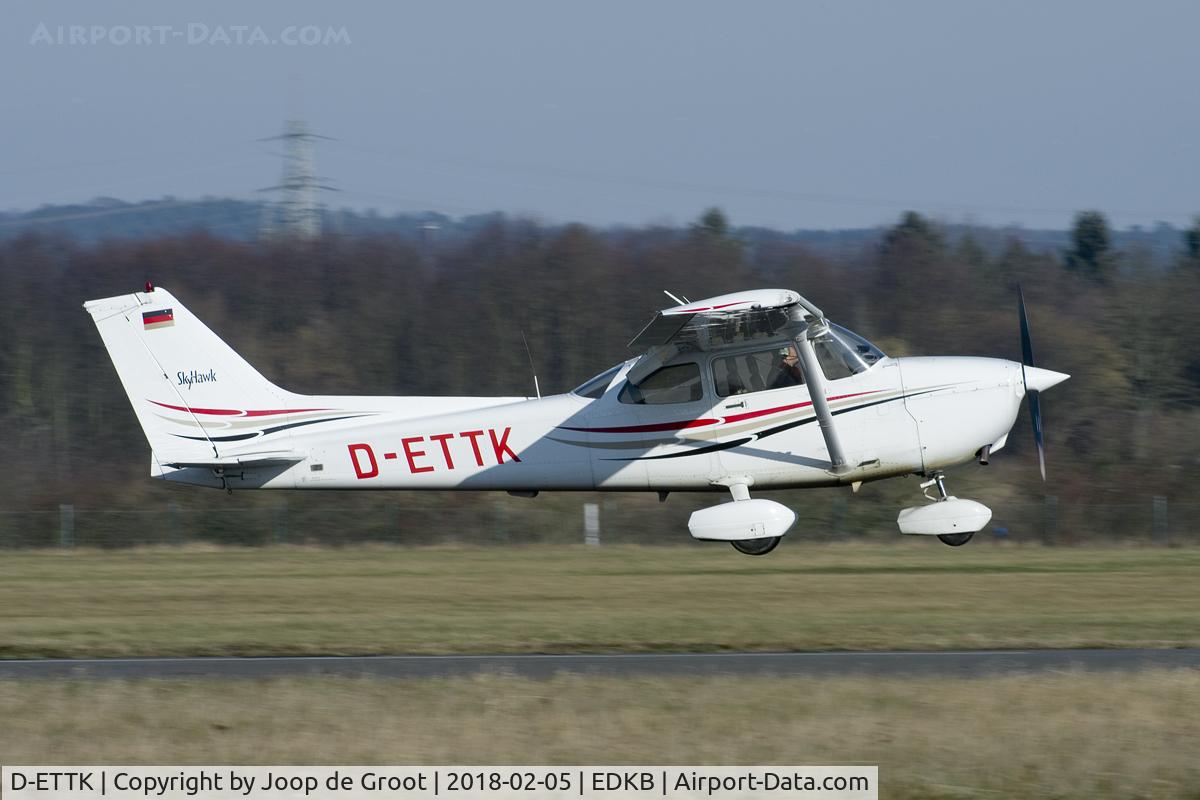 D-ETTK, Cessna 172R Skyhawk C/N 17281219, take off from Hangelar