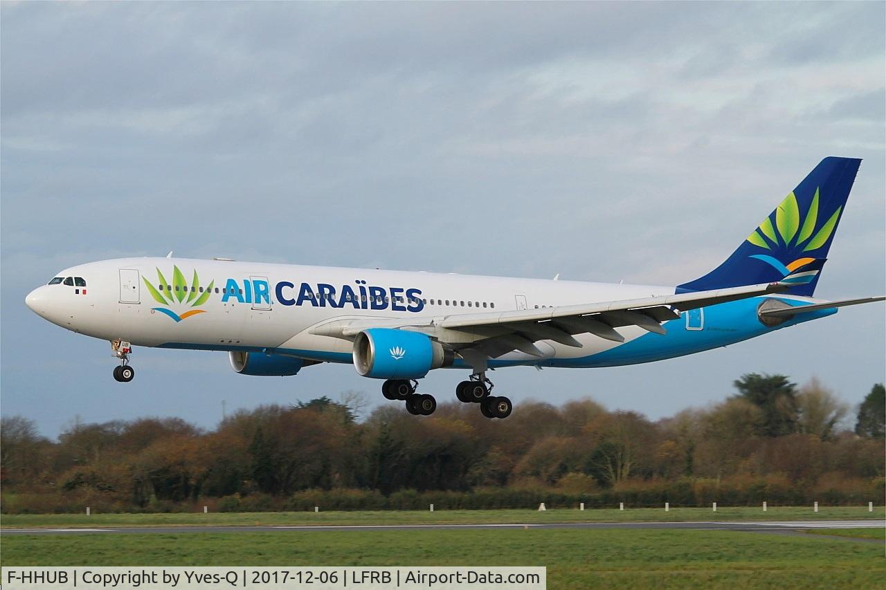 F-HHUB, 2000 Airbus A330-223 C/N 343, Airbus A330-223, Landing rwy 07R, Brest-Bretagne airport (LFRB-BES)