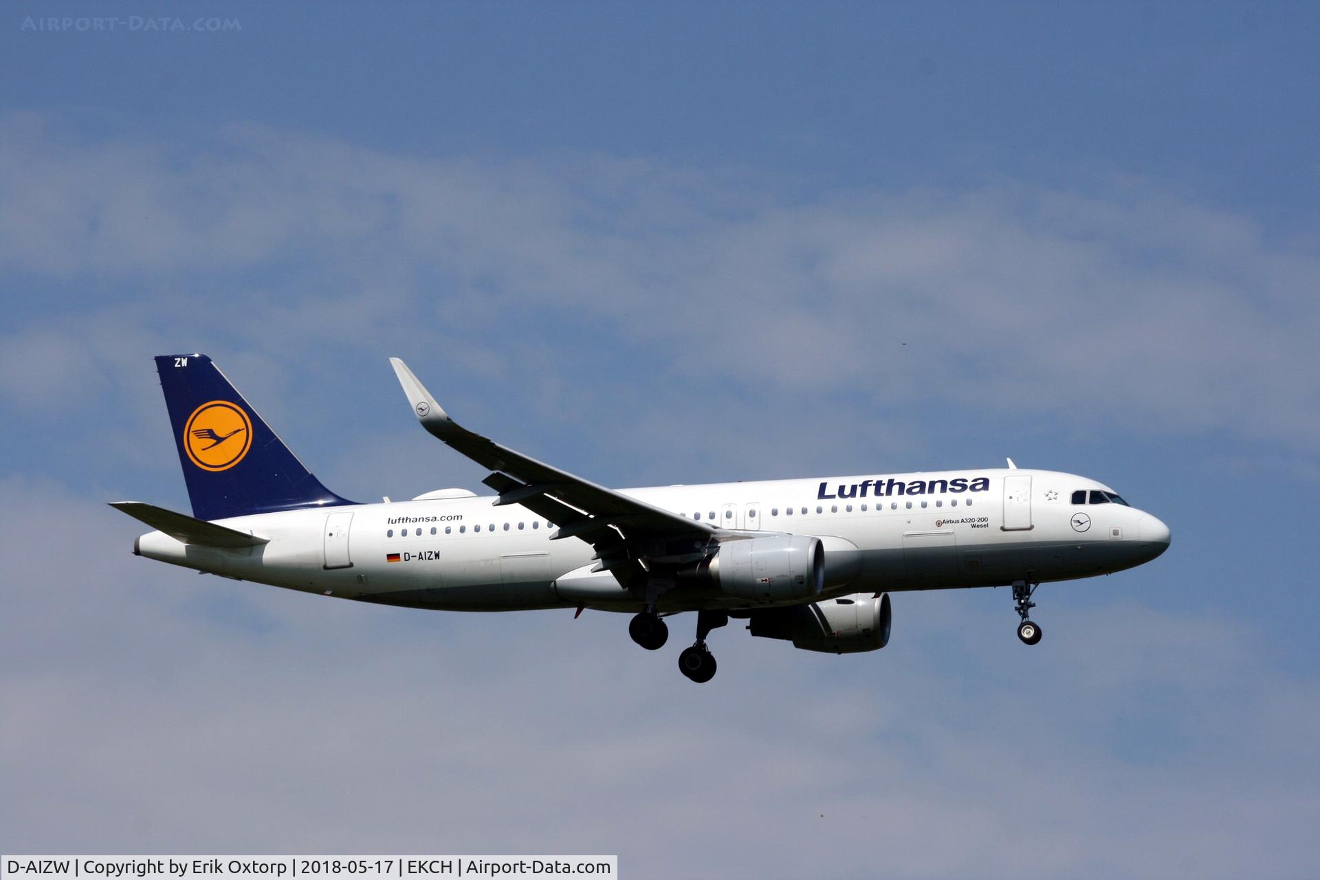 D-AIZW, 2013 Airbus A320-214 C/N 5694, D-AIZW landing rw 04L