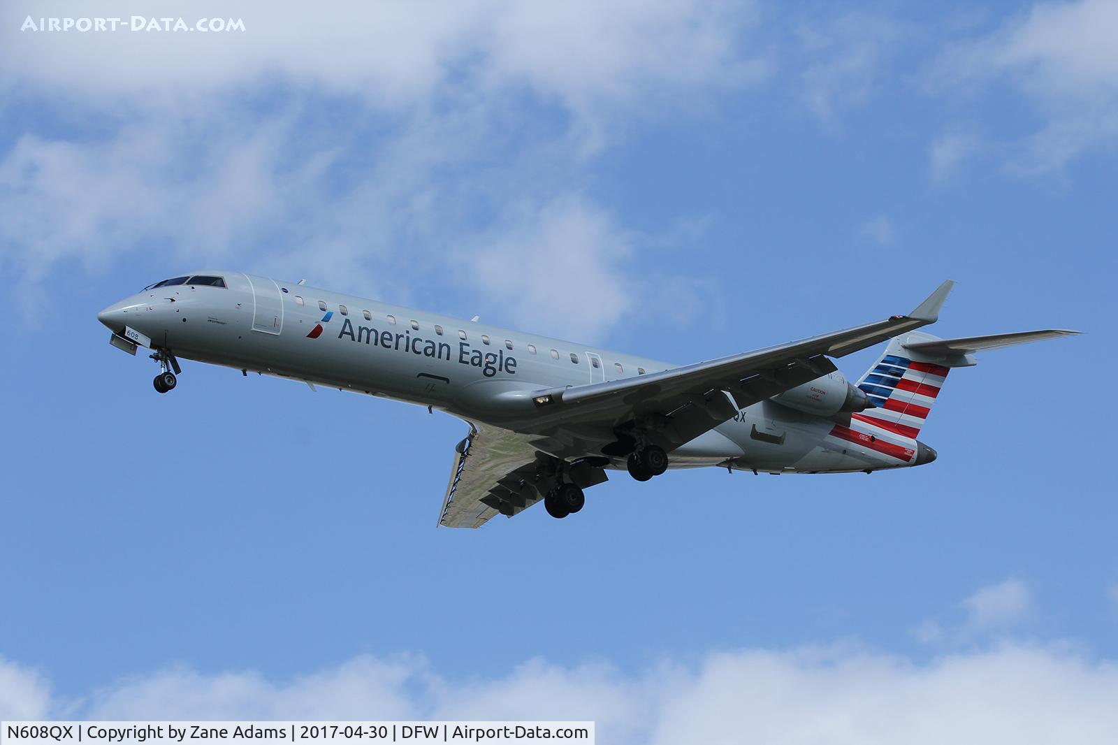 N608QX, 2001 Bombardier CRJ-701 (CL-600-2C10) Regional Jet C/N 10026, Arriving at DFW Airport