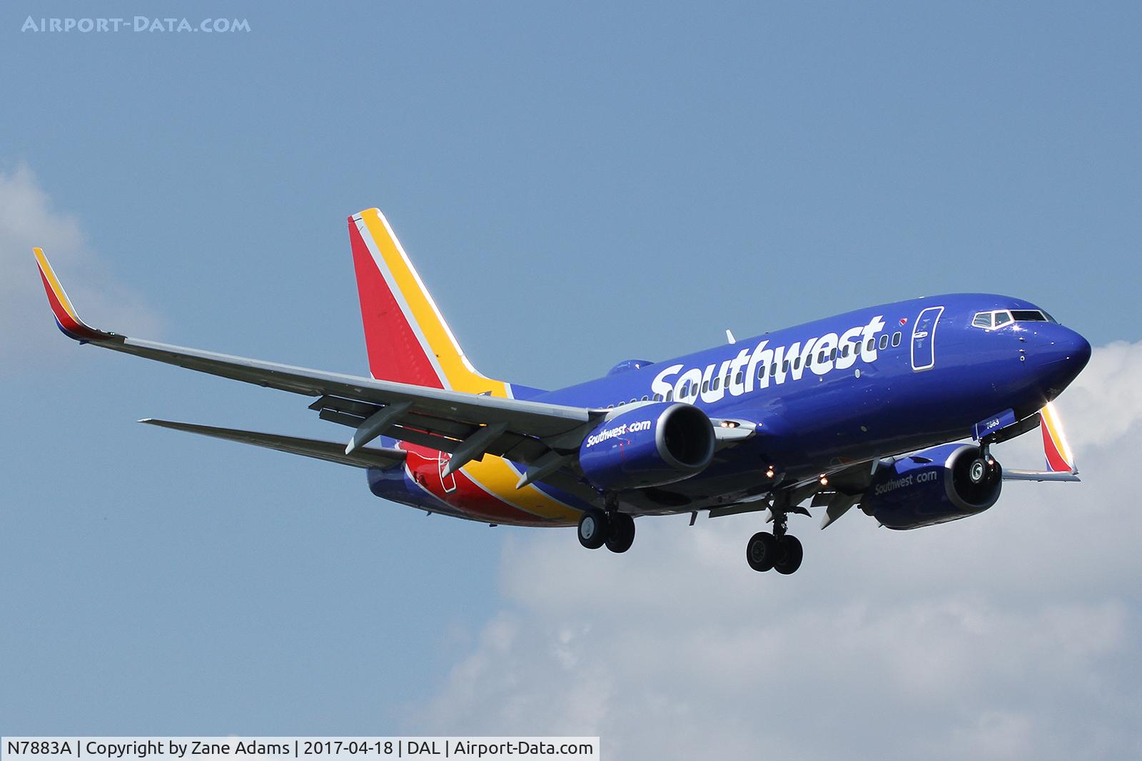 N7883A, 2001 Boeing 737-76Q C/N 30277, Arriving at Dallas Love Field