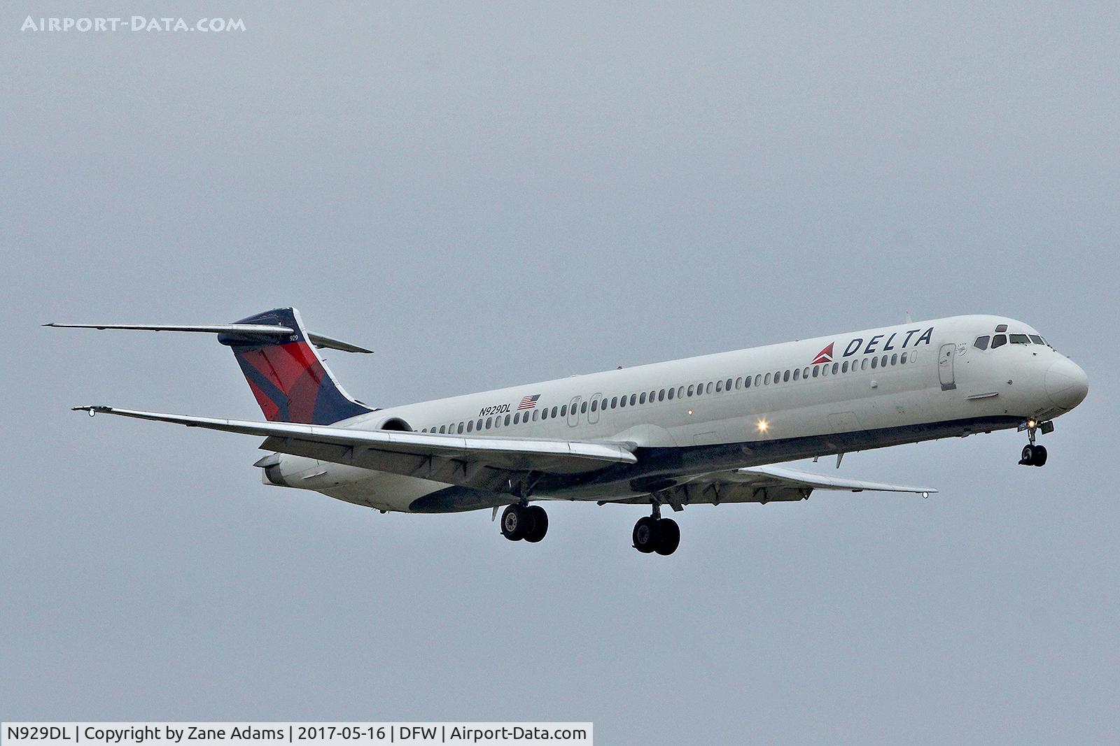 N929DL, 1988 McDonnell Douglas MD-88 C/N 49716, Arriving at DFW Airport