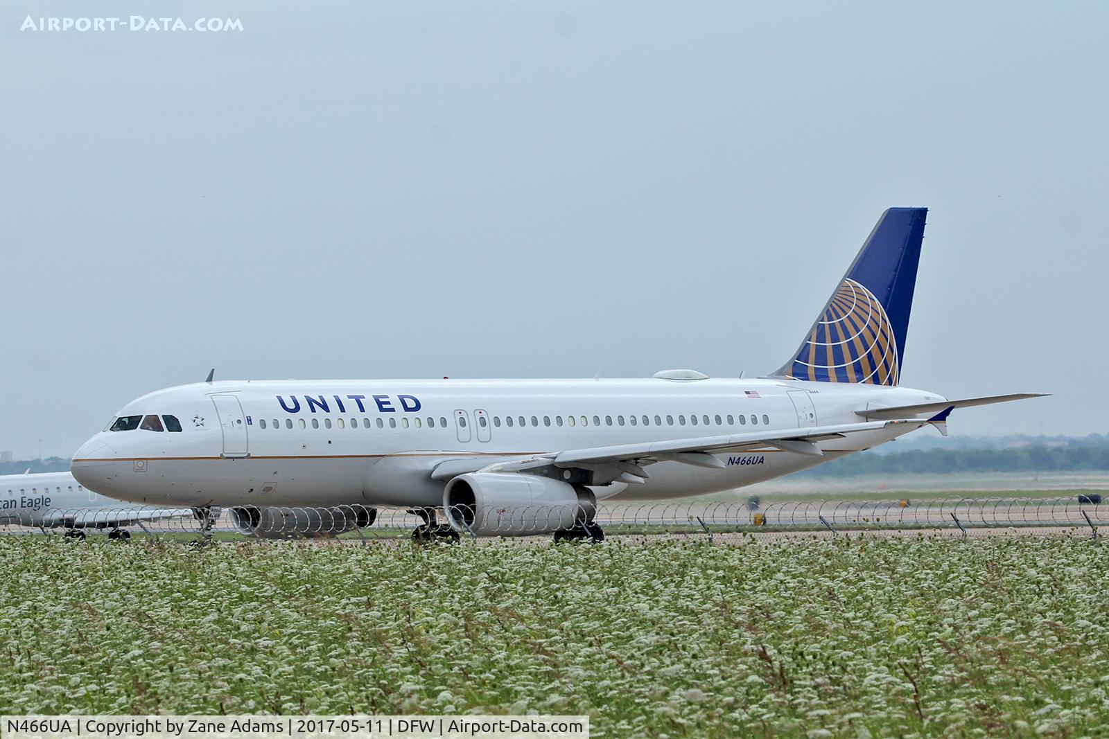 N466UA, 2000 Airbus A320-232 C/N 1343, Departing DFW Airport