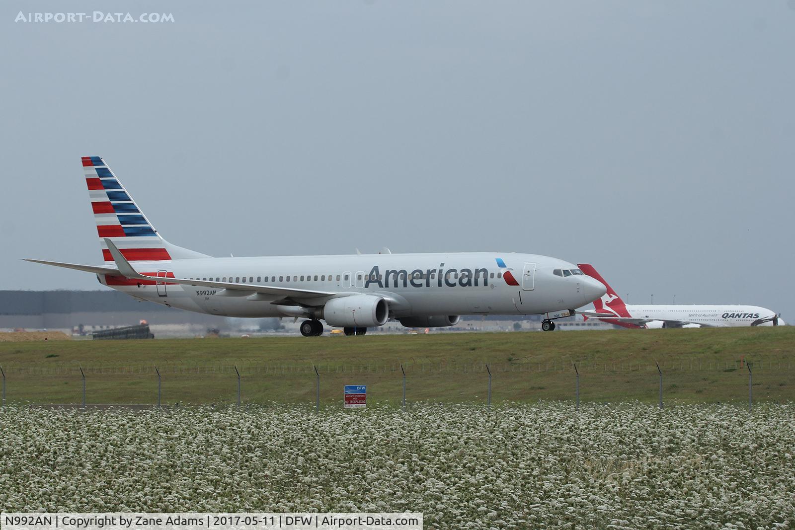 N992AN, 2009 Boeing 737-823 C/N 31071, Departing DFW Airport