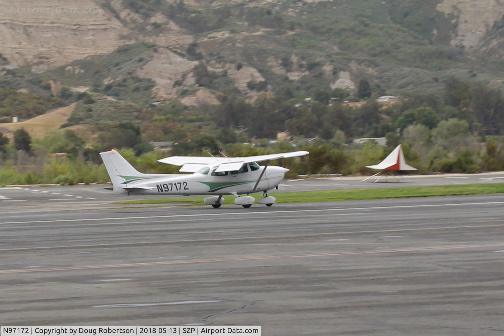 N97172, 1984 Cessna 172P C/N 17276162, 1984 Cessna 172P SKYHAWK, Lycoming O-320-D2J 160 Hp, landing roll Rwy 22