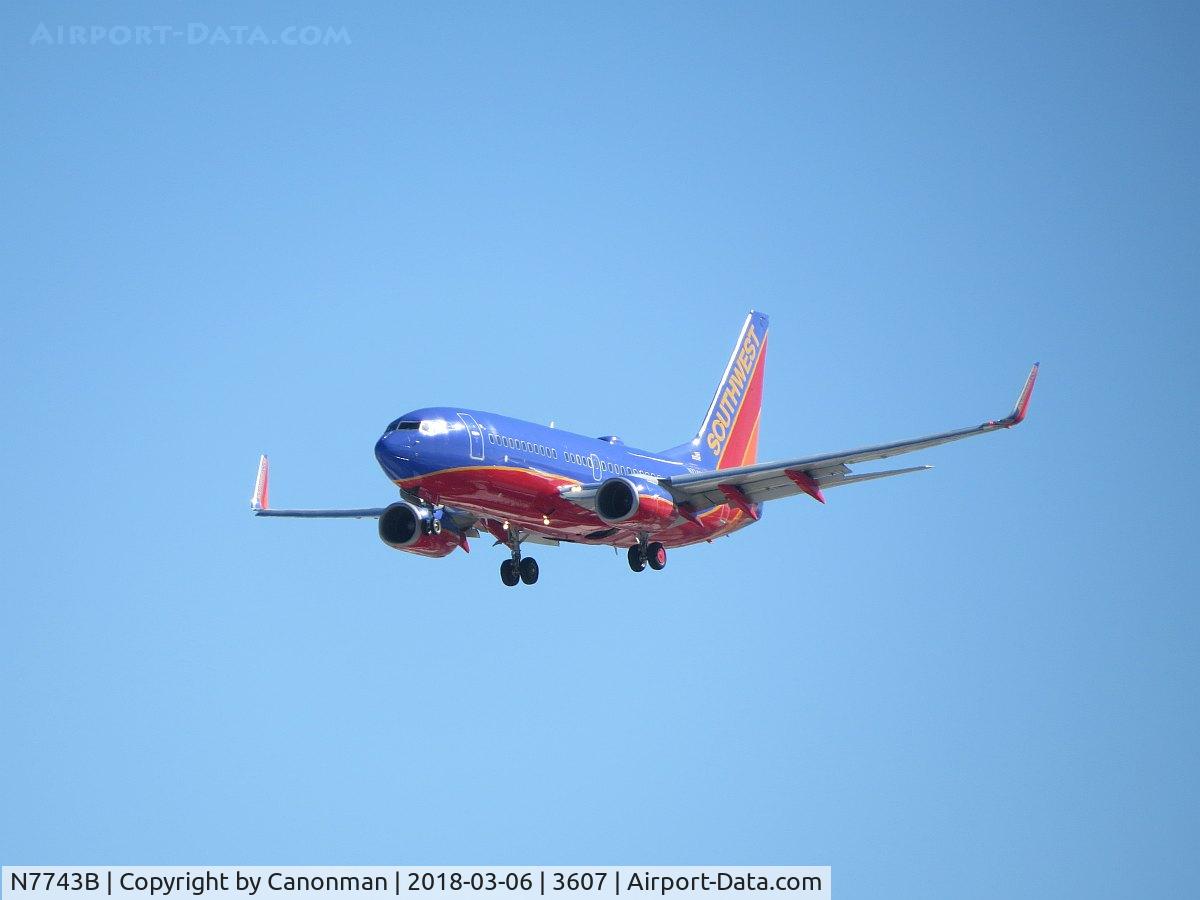 N7743B, 2008 Boeing 737-7BD C/N 36718, Landing