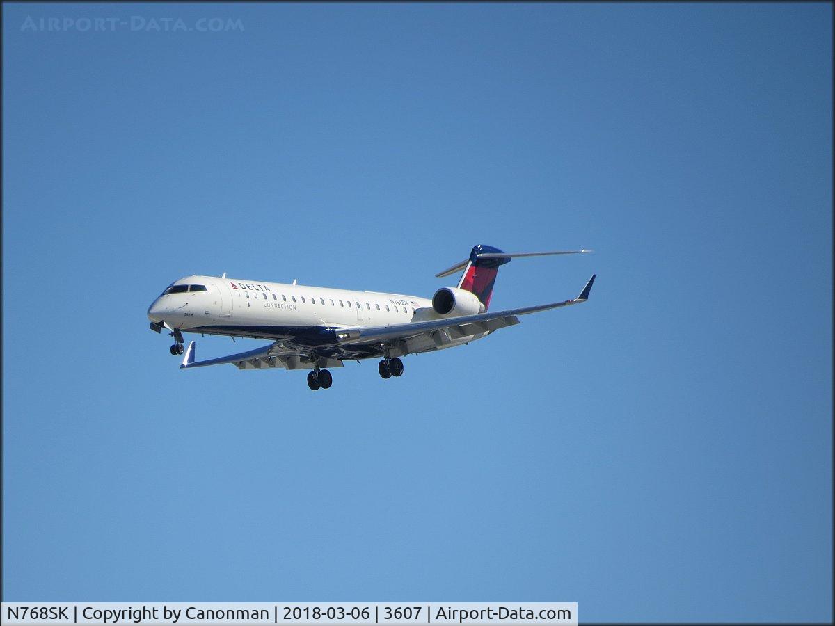 N768SK, 2005 Bombardier CRJ-701ER (CL-600-2C10) Regional Jet C/N 10234, Landing