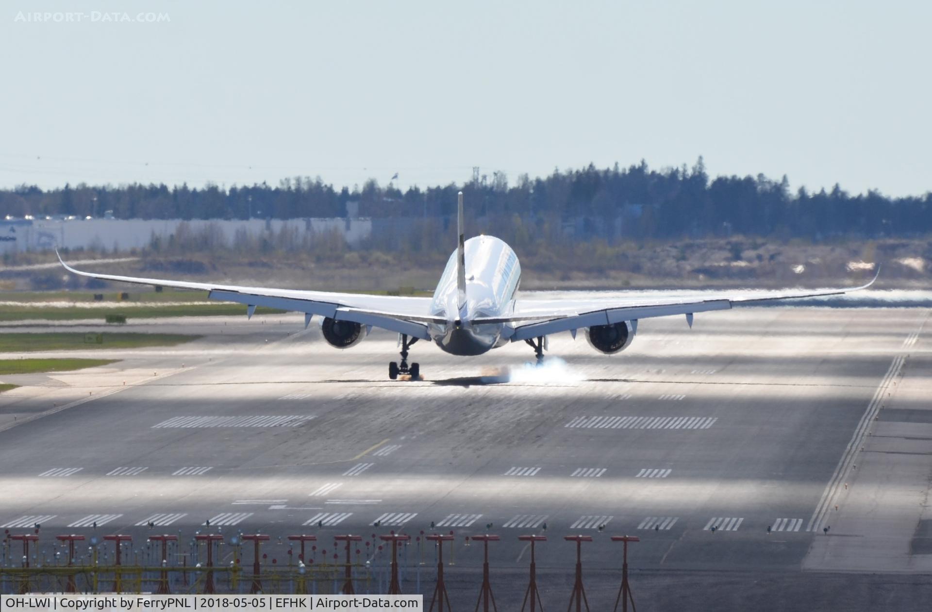 OH-LWI, 2017 Airbus A350-941 C/N 104, Finnair A359 touching-down