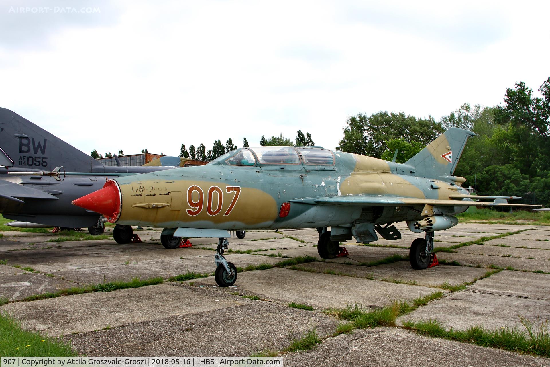 907, 1986 Mikoyan-Gurevich MiG-21UM C/N 516999507, LHBS Budaörs Airport, Hungary