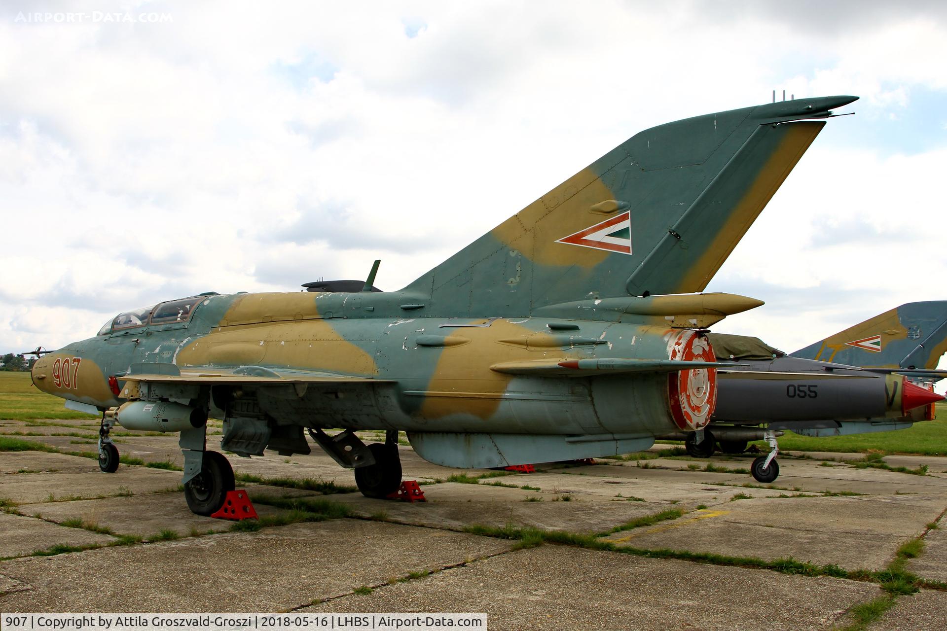 907, 1986 Mikoyan-Gurevich MiG-21UM C/N 516999507, LHBS Budaörs Airport, Hungary