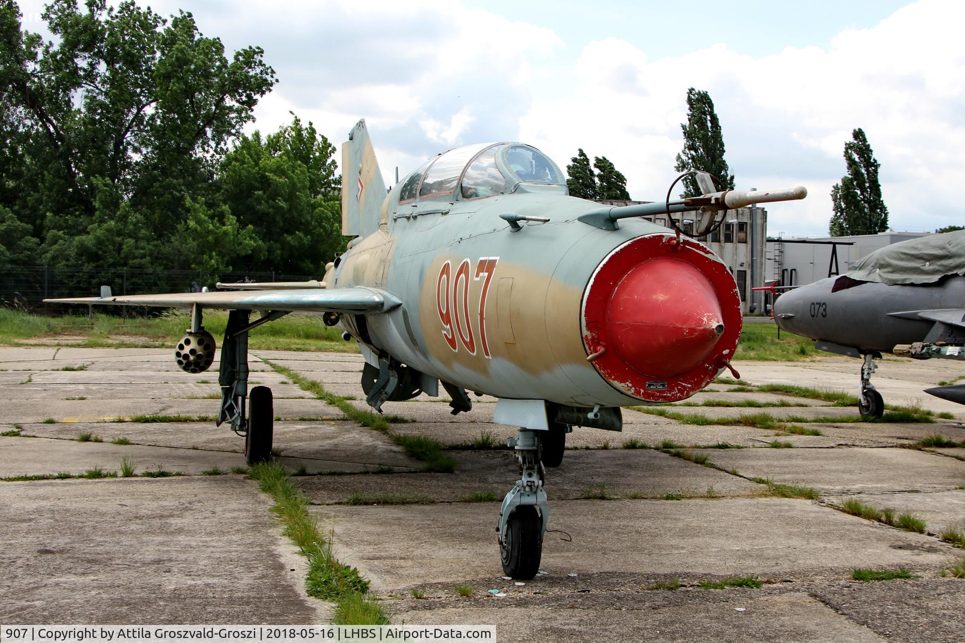 907, 1986 Mikoyan-Gurevich MiG-21UM C/N 516999507, LHBS Budaörs Airport, Hungary