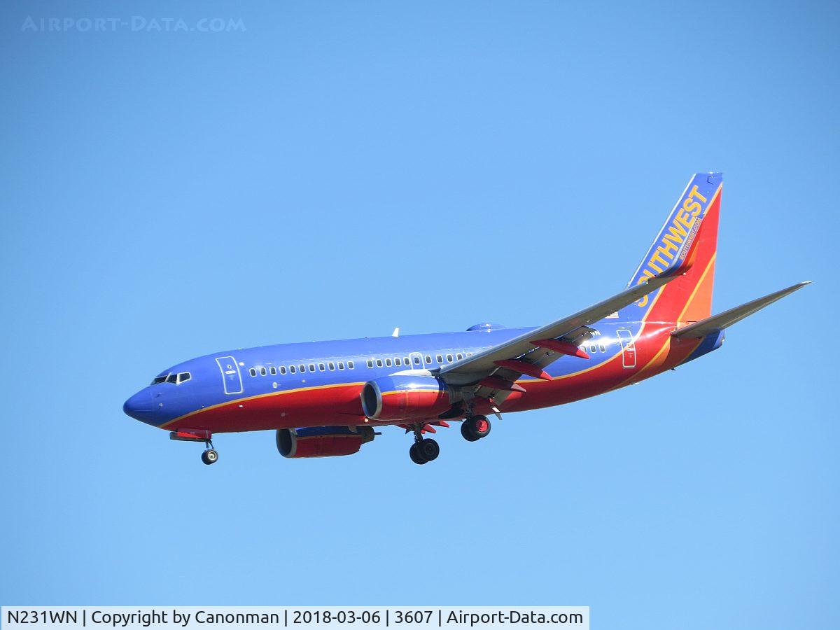 N231WN, 2006 Boeing 737-7H4 C/N 32499, Landing