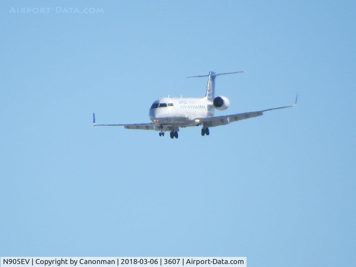 N905EV, 2002 Bombardier CRJ-200ER (CL-600-2B19) C/N 7632, Landing