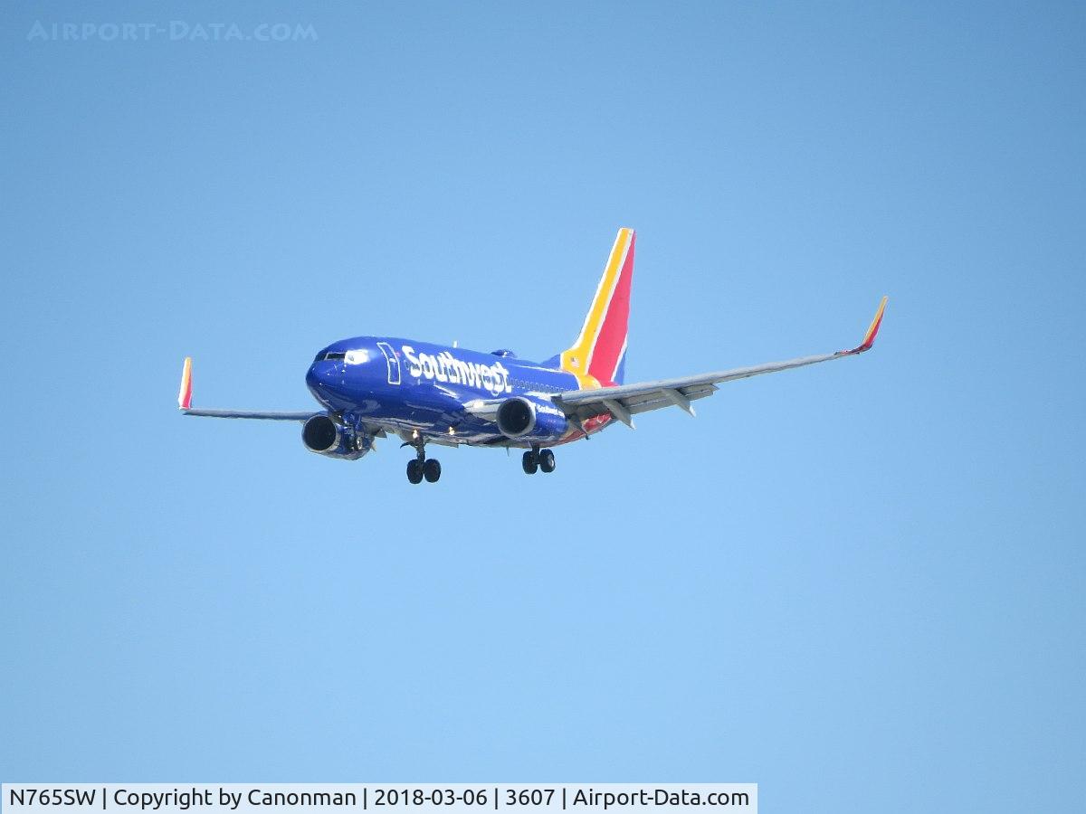 N765SW, 2000 Boeing 737-7H4 C/N 29805, Landing