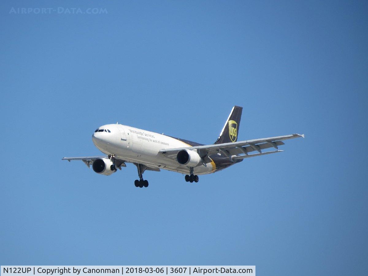 N122UP, 2000 Airbus A300F4-622R C/N 0807, Landing
