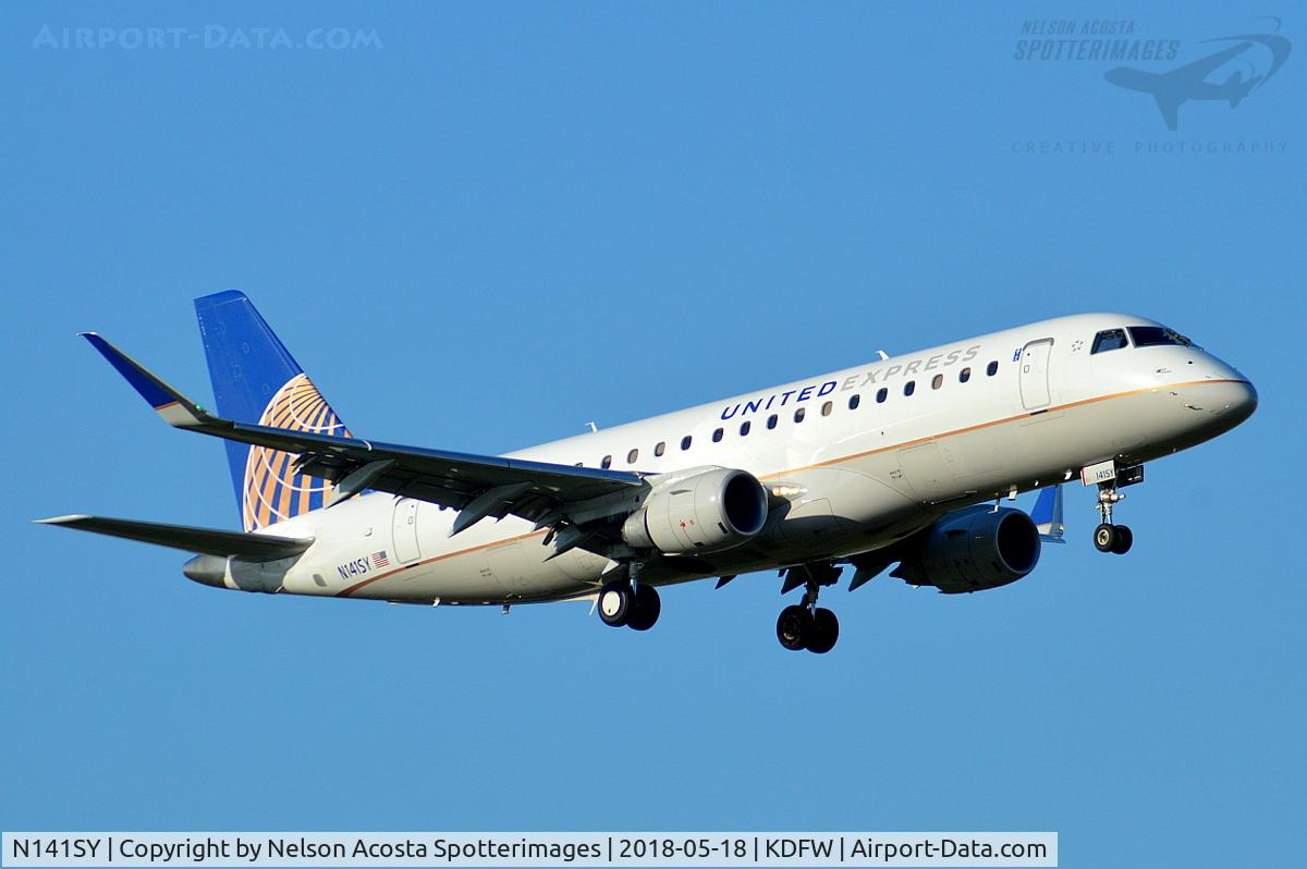 N141SY, 2015 Embraer 175LR (ERJ-170-200LR) C/N 17000472, Short final Runway 18R @ KDFW