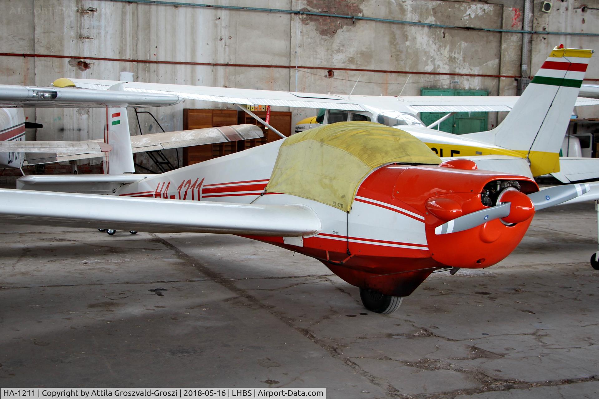 HA-1211, 1970 Scheibe SF-25B Falke C/N 4686, LHBS Budaörs Airport, Hungary