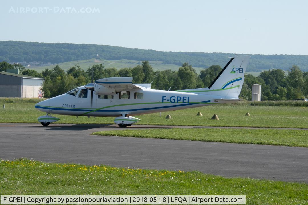 F-GPEI, 2000 Vulcanair P-68C C/N 402, Taxiing
