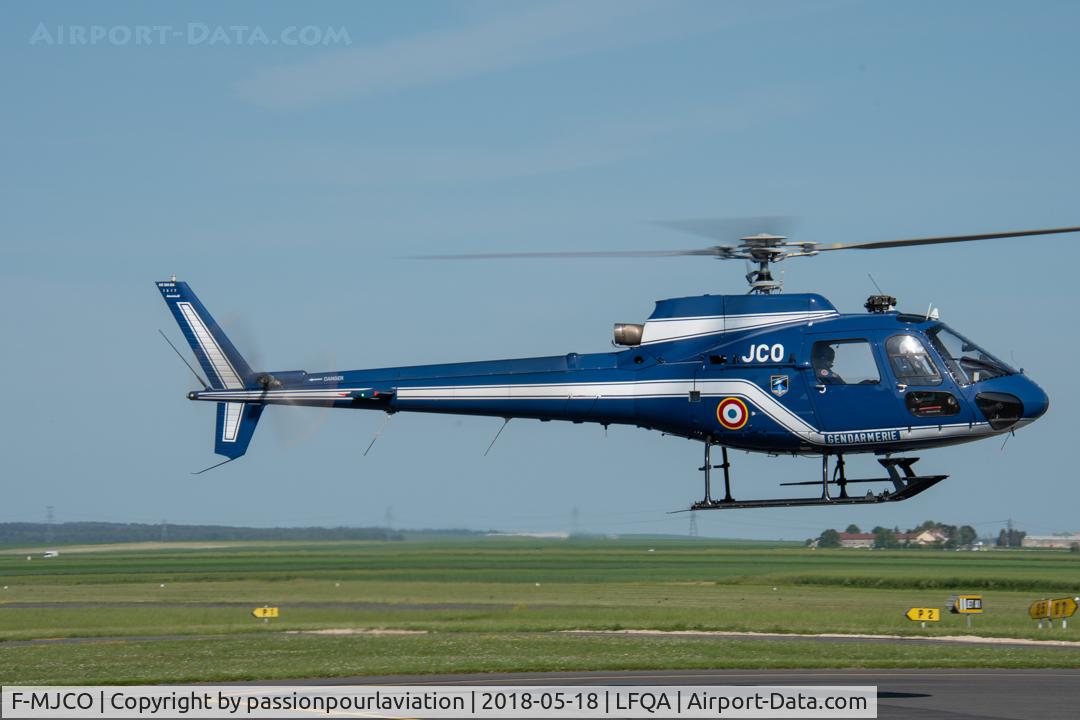 F-MJCO, 1997 Aerospatiale AS-350B Ecureuil C/N 1917, just ready to take-off