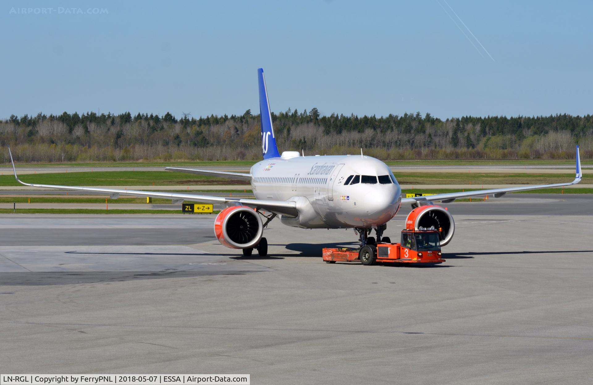 LN-RGL, 2016 Airbus A320-251NEO C/N 7290, Larger engines clearly visible on this SAS A320Neo