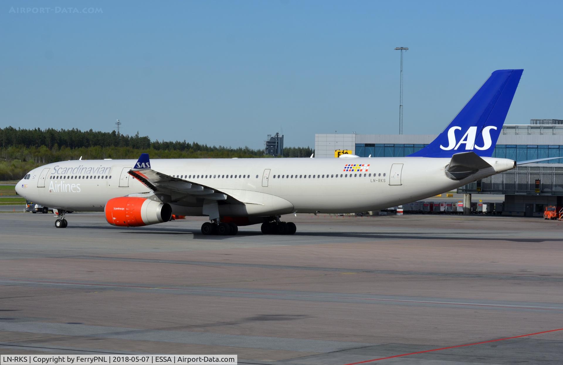 LN-RKS, 2015 Airbus A330-343E C/N 1665, SAS A333 pushed-back for departure.