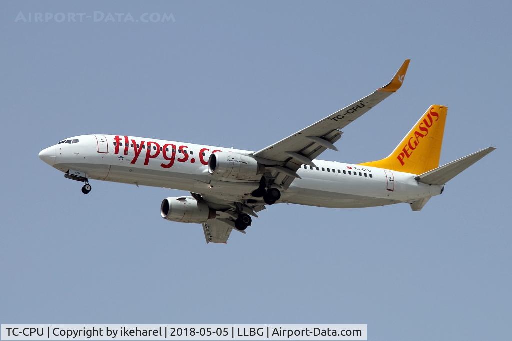 TC-CPU, 2007 Boeing 737-86N C/N 35216, Flight from Istanbul on landing path to runway 26.
