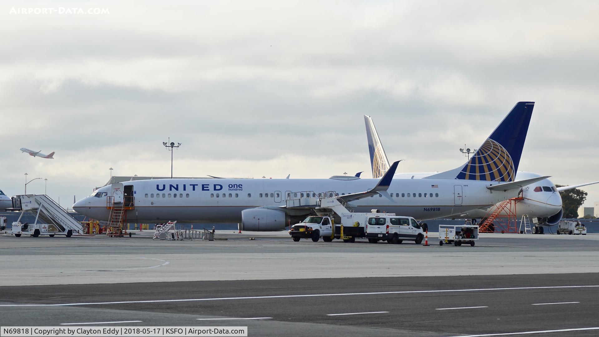 N69818, 2014 Boeing 737-924/ER C/N 42177, SFO 2018.