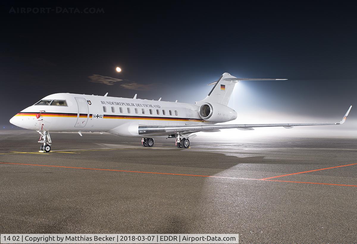 14 02, 2010 Bombardier BD-700-1A11 Global 5000 C/N 9404, 14+02