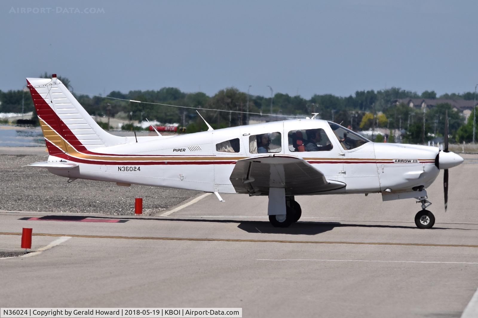 N36024, 1978 Piper PA-28R-201 Cherokee Arrow III C/N 28R-7837262, Taxiing to the north GA ramp.