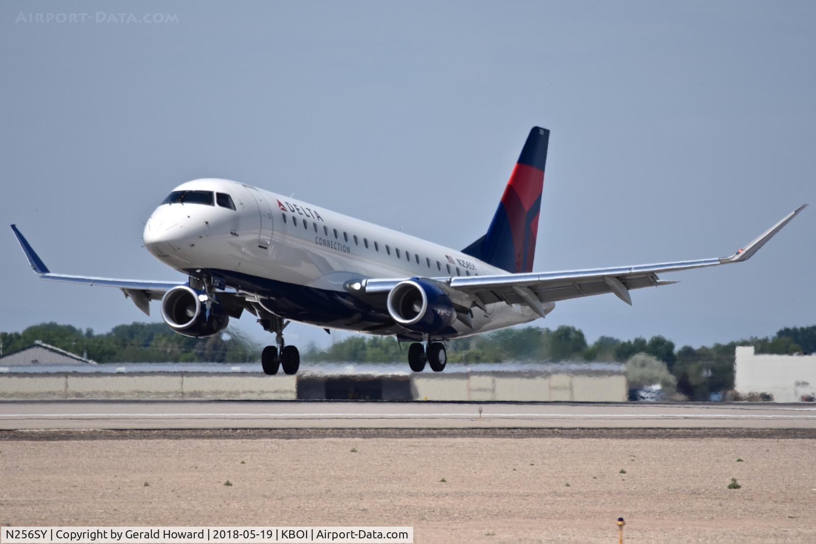 N256SY, 2017 Embraer 175LR (ERJ-170-200LR) C/N 17000647, Landing RWY 10L.