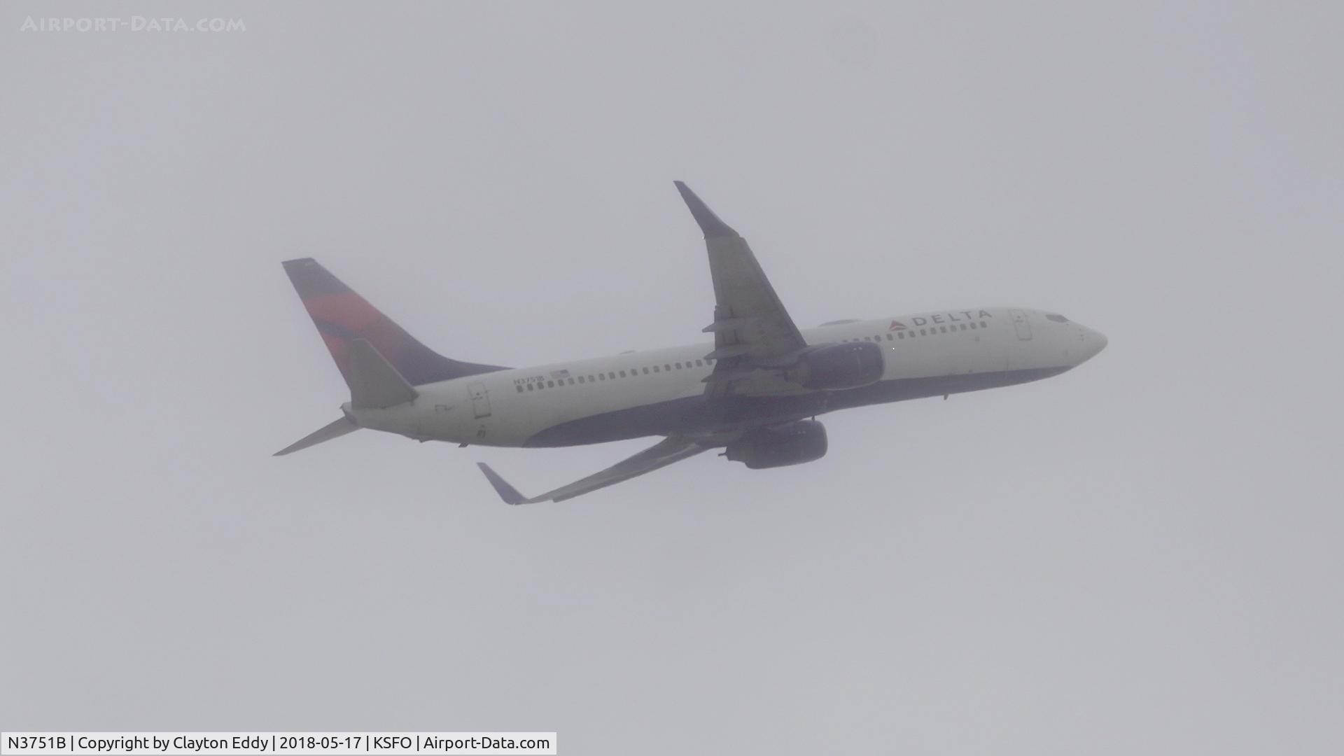 N3751B, 2001 Boeing 737-832 C/N 30491, SFO 2018.
