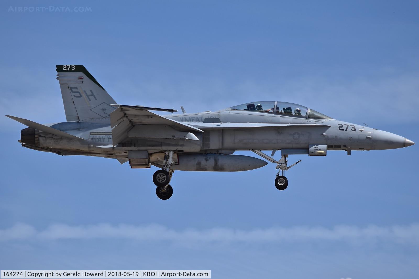 164224, 1991 McDonnell Douglas F/A-18D Hornet C/N 0987/D069, Landing RWY 10R. VMFAT-101, 