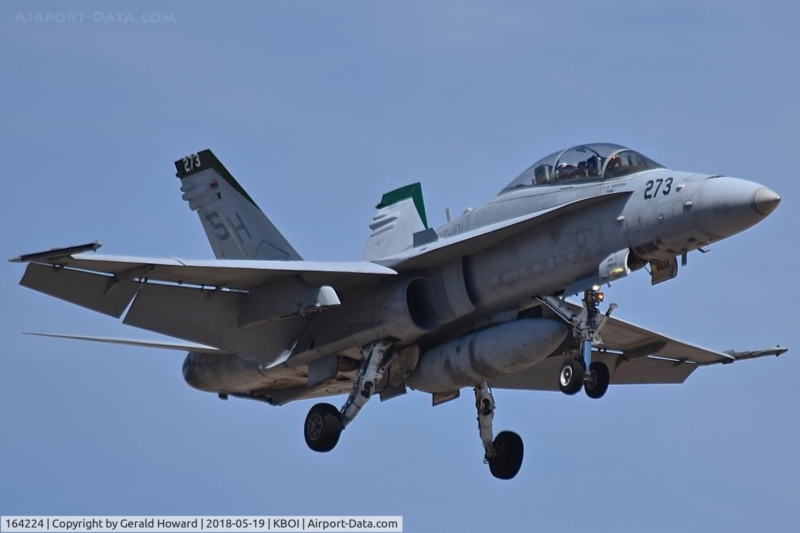 164224, 1991 McDonnell Douglas F/A-18D Hornet C/N 0987/D069, Landing RWY 10R. VMFAT-101, 