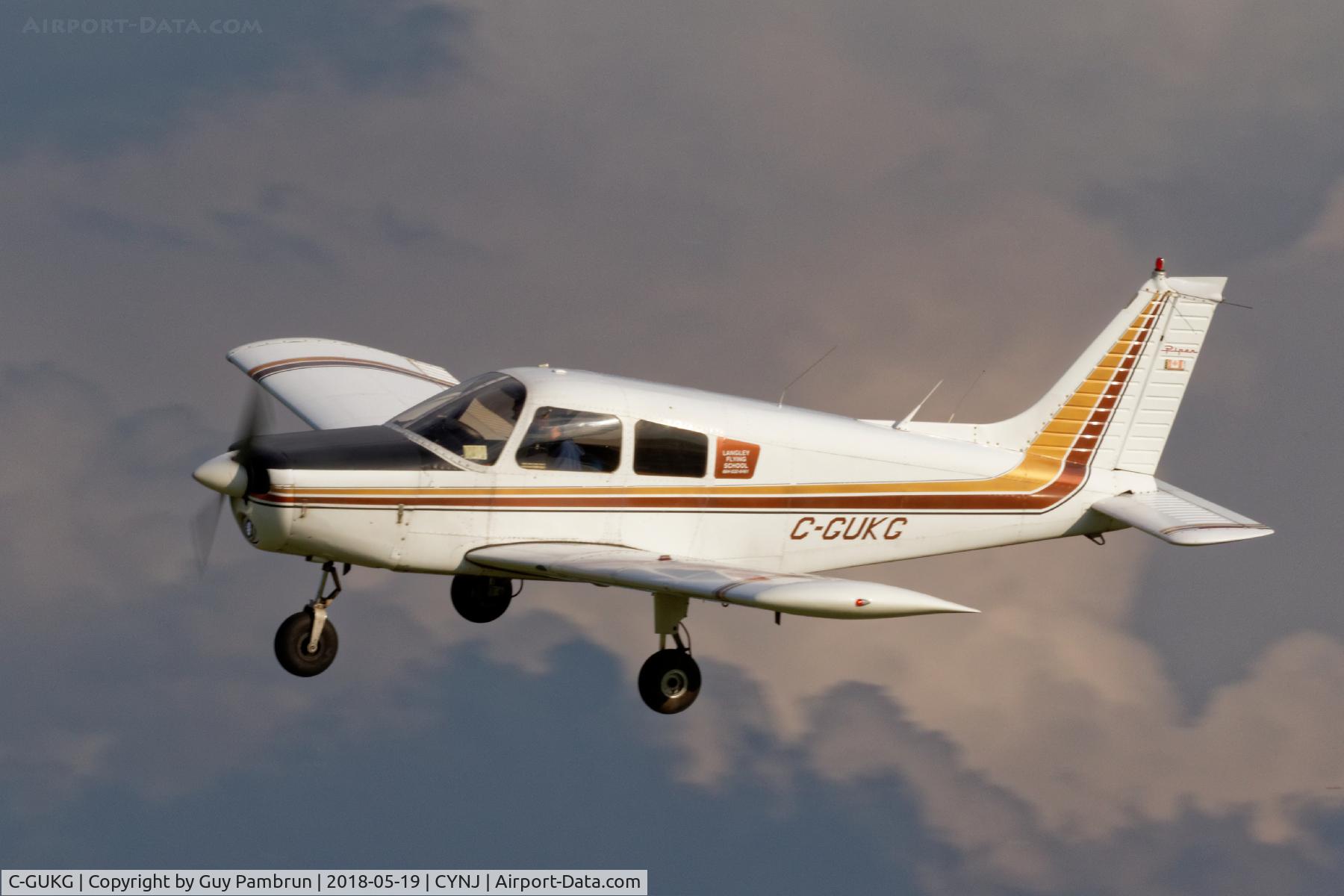 C-GUKG, 1975 Piper PA-28-140 C/N 28-7525155, Landing