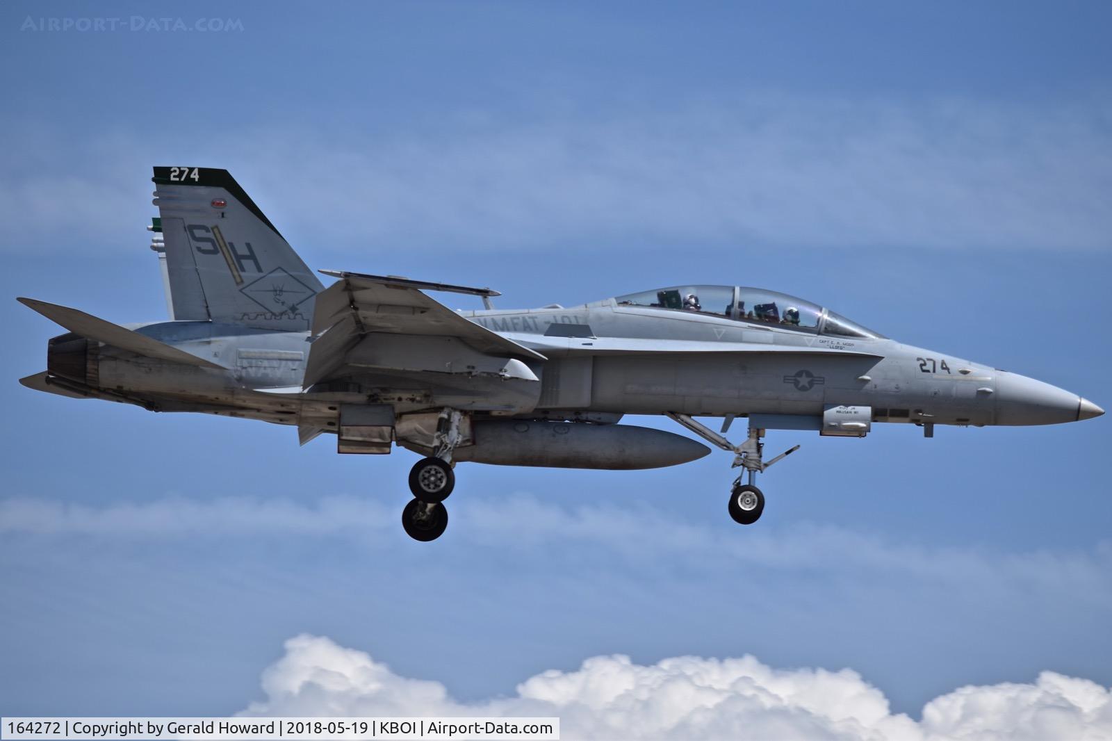 164272, 1991 McDonnell Douglas F/A-18D Hornet C/N 1035/D080, Landing RWY 10R. VMFAT-101 
