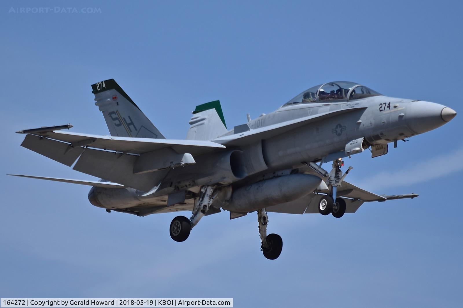 164272, 1991 McDonnell Douglas F/A-18D Hornet C/N 1035/D080, Landing RWY 10R. VMFAT-101 