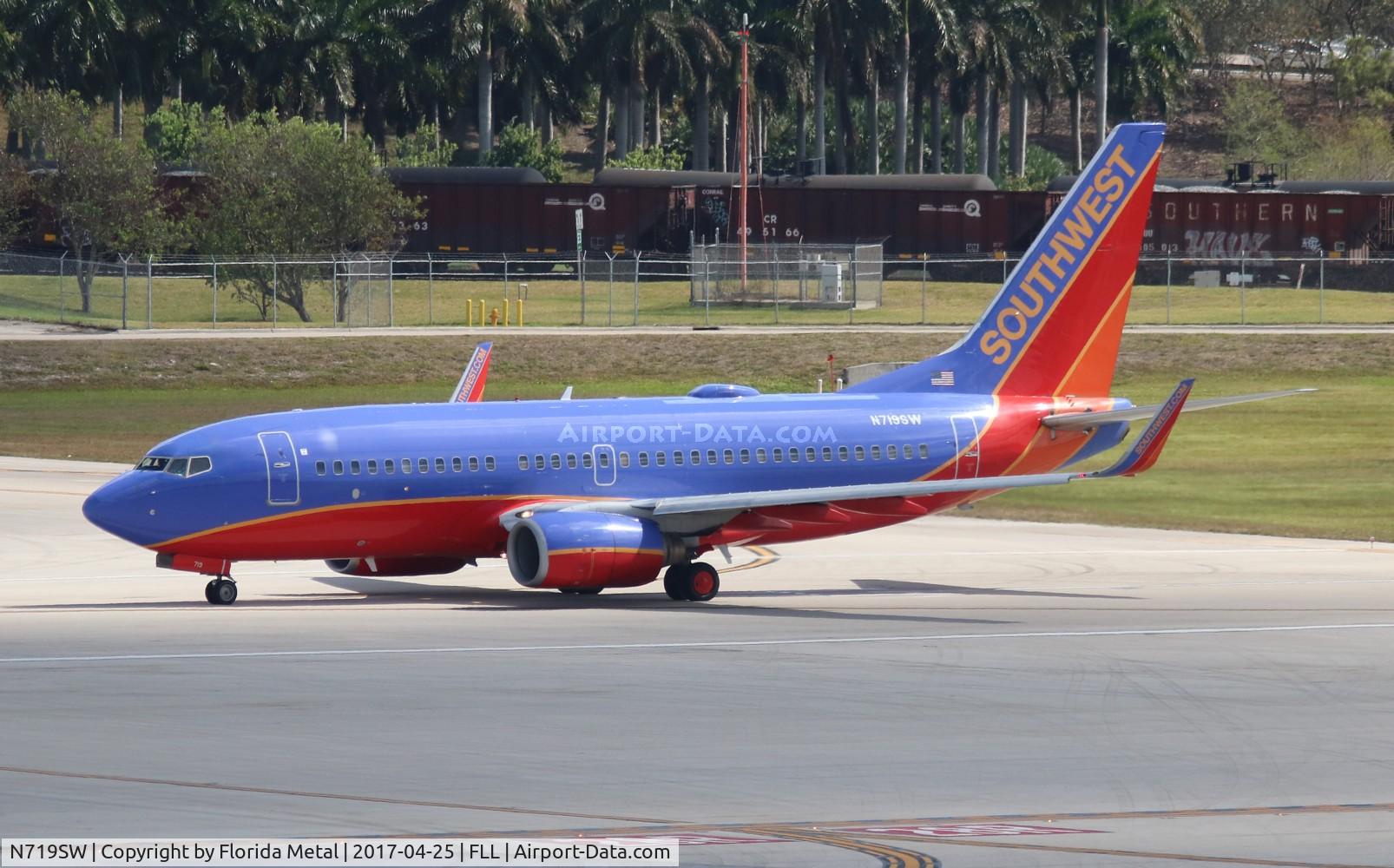 N719SW, 1998 Boeing 737-7H4 C/N 27853, Southwest