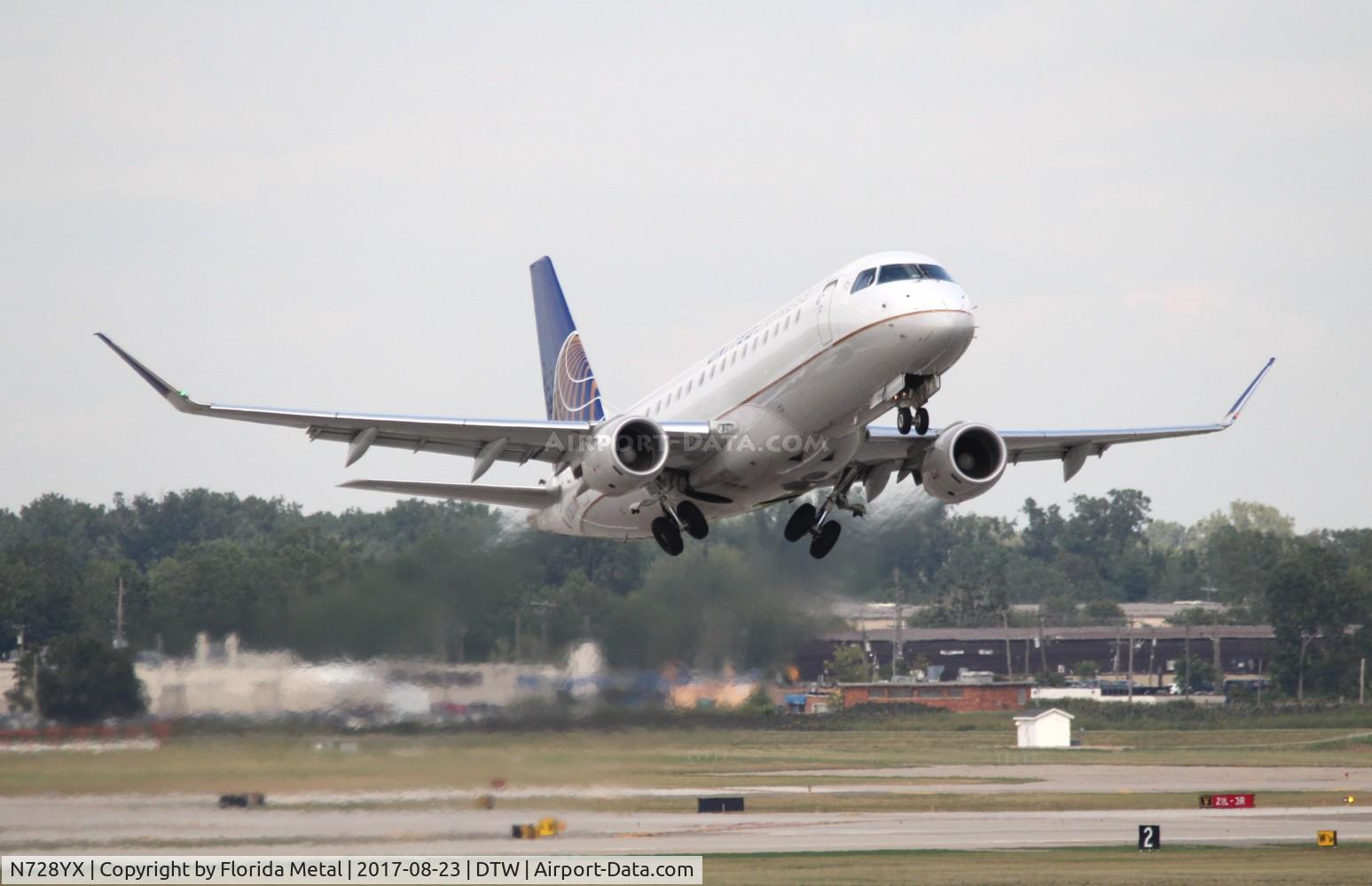 N728YX, 2015 Embraer 175LR (ERJ-170-200LR) C/N 17000510, United Express