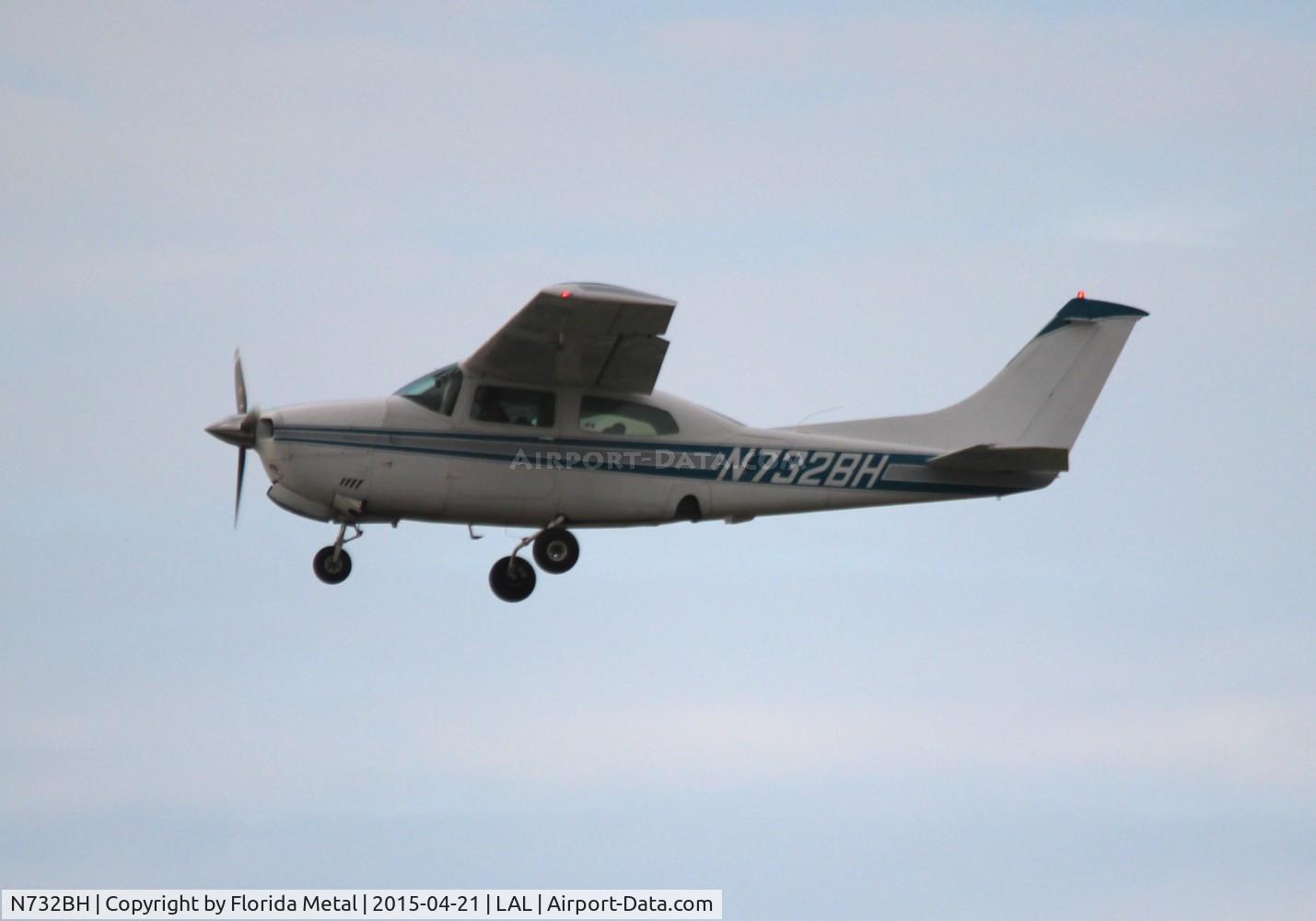 N732BH, 1976 Cessna 210L Centurion C/N 21061383, Cessna 210L