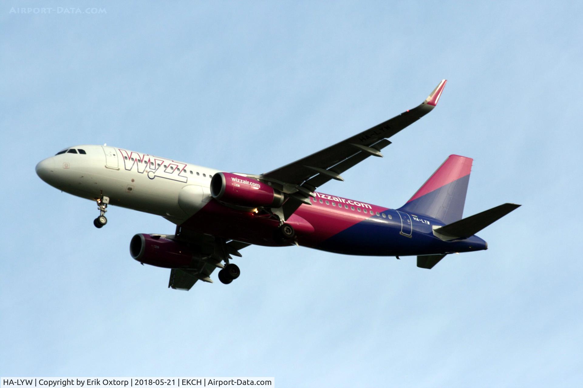 HA-LYW, 2017 Airbus A320-232 C/N 7695, HA-LYW landing rw 04R