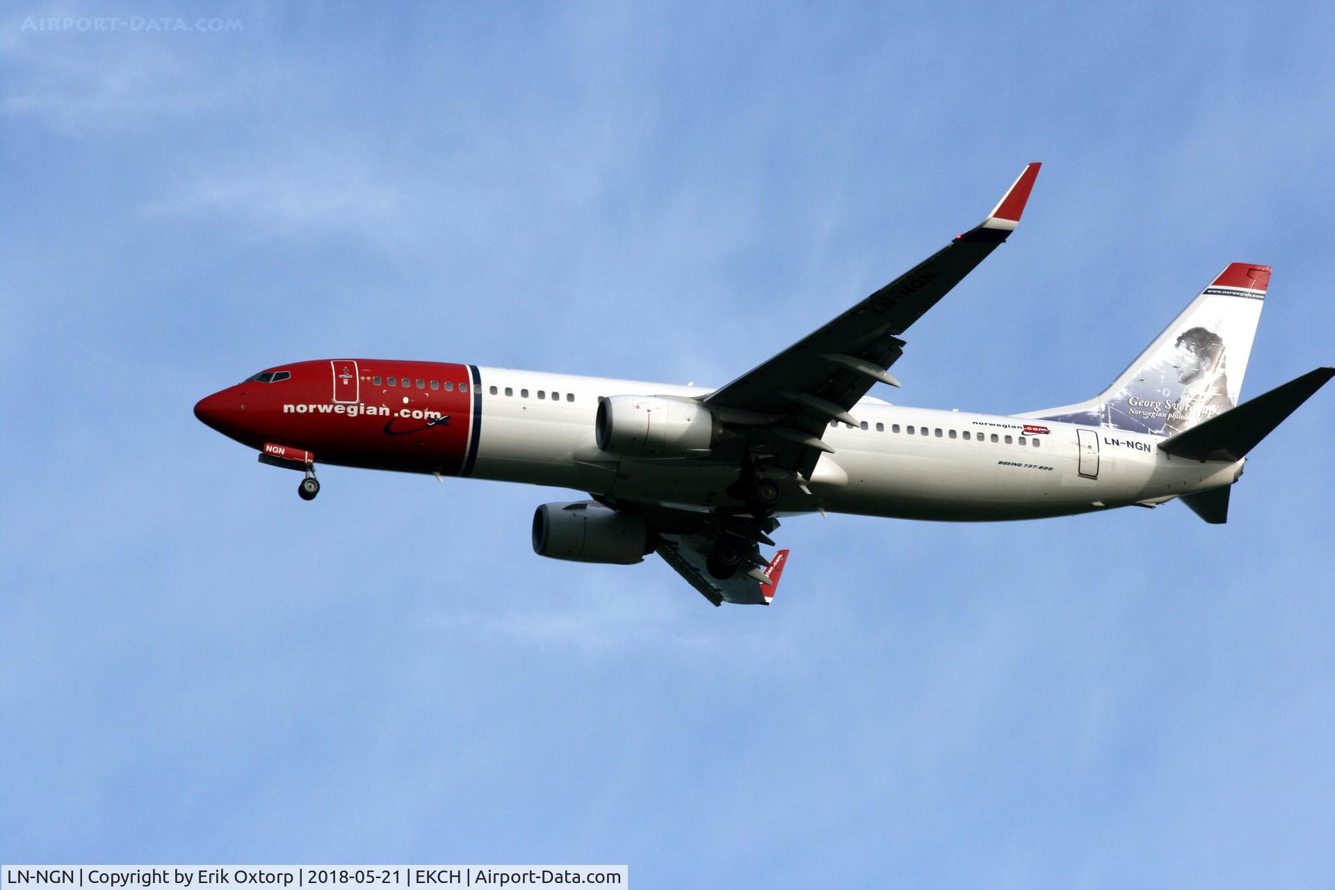 LN-NGN, 2013 Boeing 737-8JP C/N 39025, LN-NGN landing rw 04R