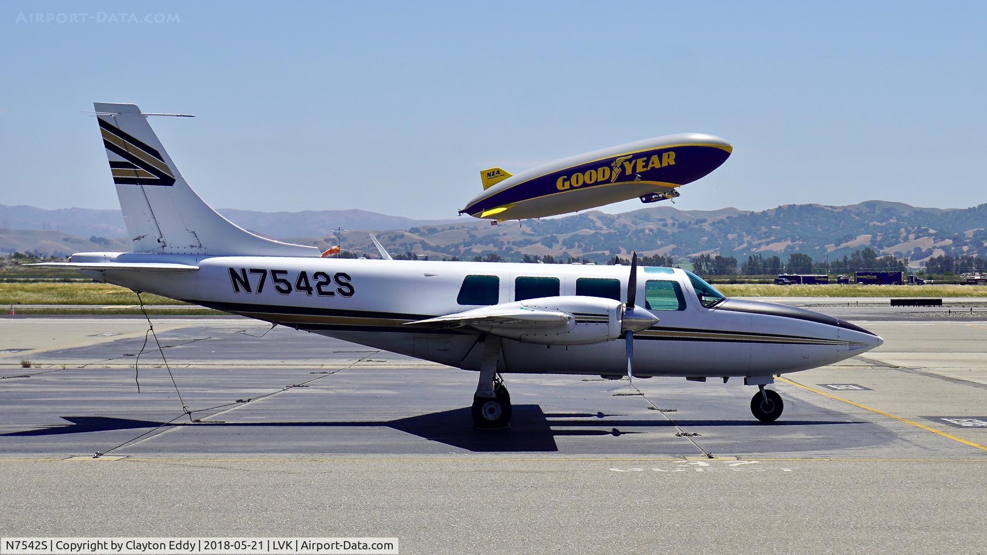 N7542S, Piper Aerostar 600 C/N 60-0173-077, Livermore Airport California 2018.