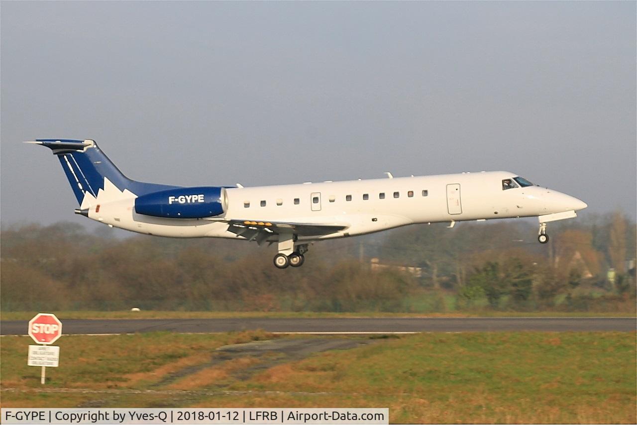 F-GYPE, 2001 Embraer ERJ-135LR (EMB-135LR) C/N 145492, Embraer ERJ-135LR, Landing rwy 07R, Brest-Bretagne airport (LFRB-BES)