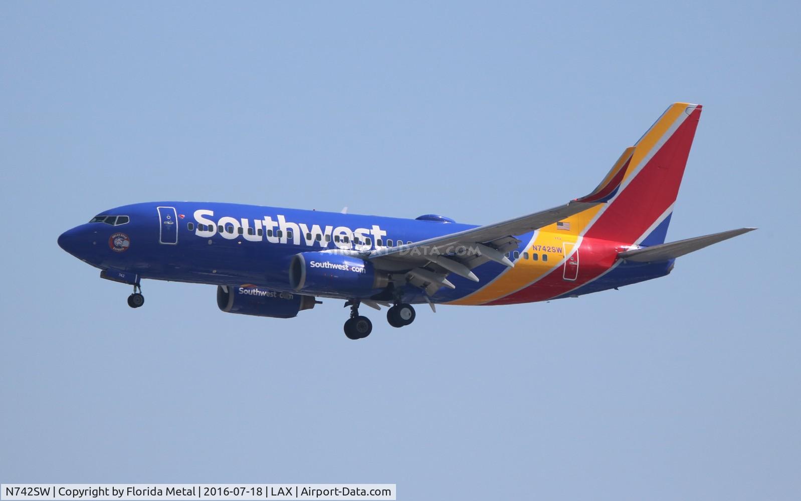 N742SW, 1998 Boeing 737-7H4 C/N 29278, Southwest