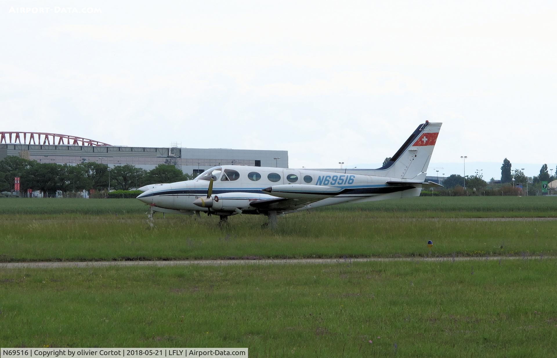 N69516, 1974 Cessna 340 C/N 340-0350, abandonned ?