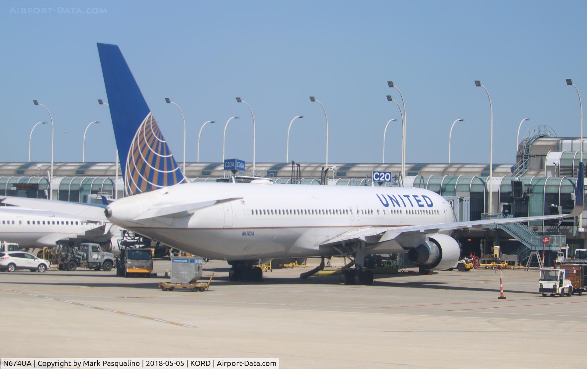 N674UA, 2000 Boeing 767-322 C/N 29242, Boeing 767-300