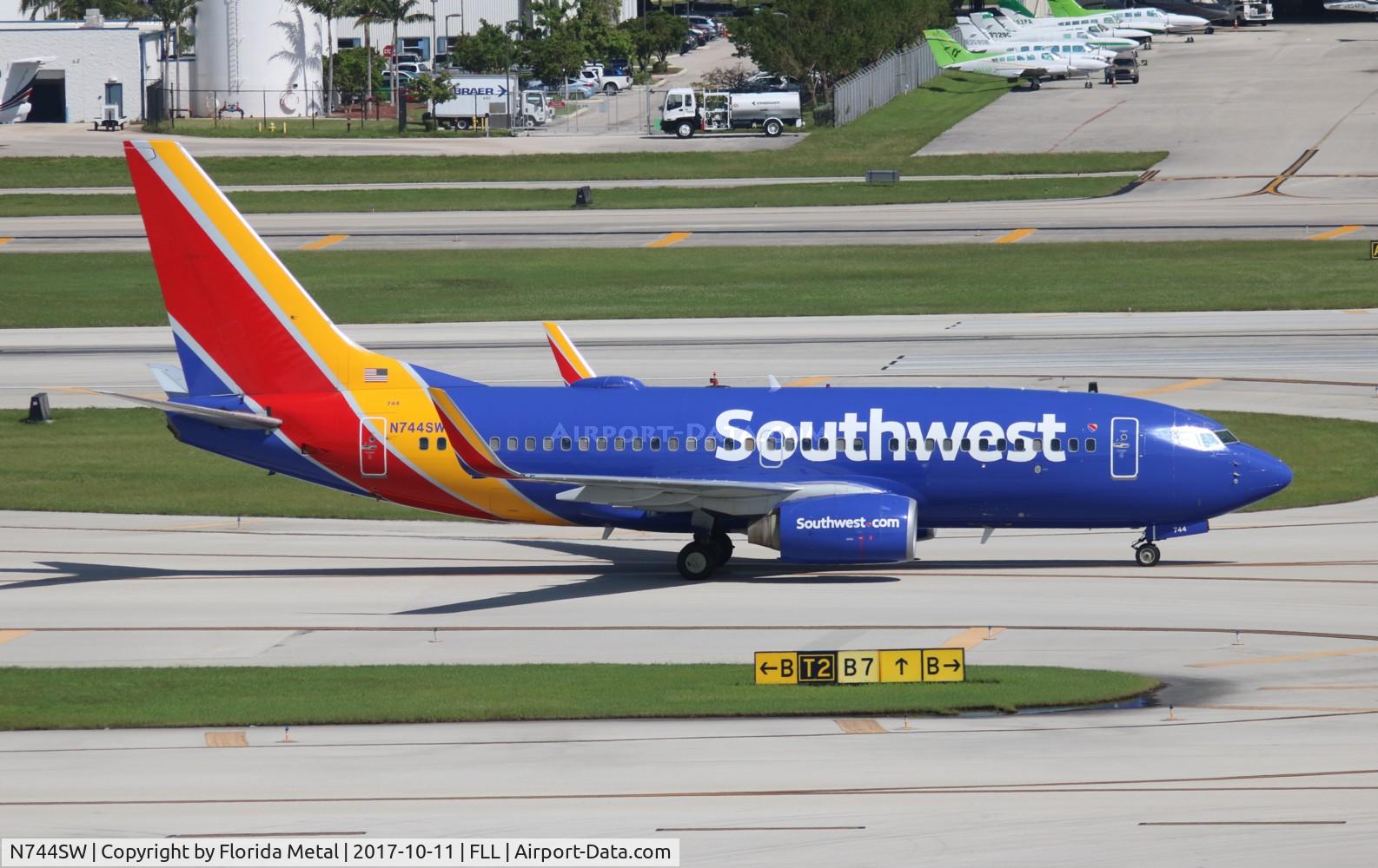 N744SW, 1999 Boeing 737-7H4 C/N 29490, Southwest